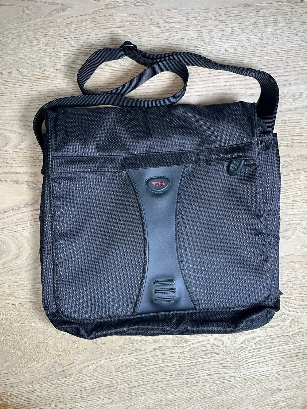 TUMI Alpha Bravo Barton Black Nylon Crossbody Messenger Bag Travel Carry On